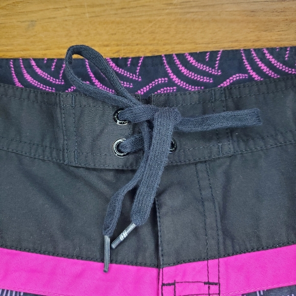 Billabong Shorts - Picture 9 of 12